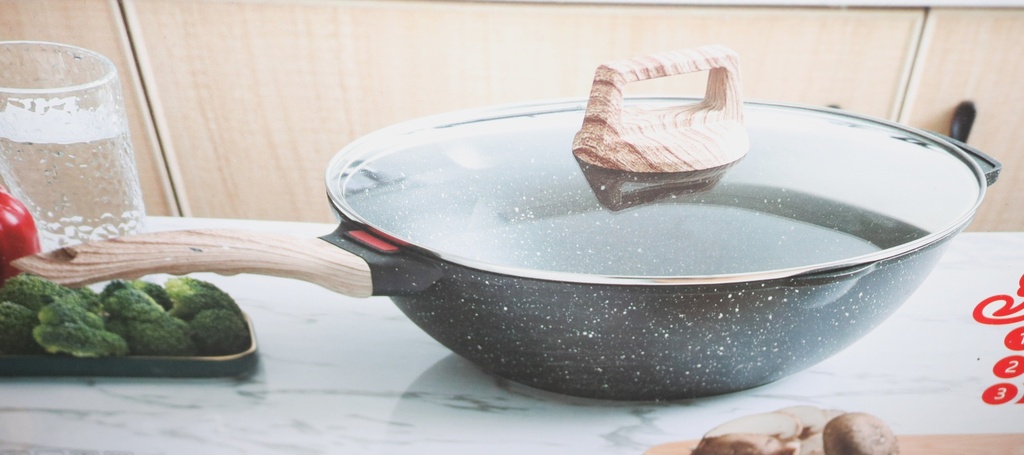 Frying Pan W/Cover& Spatula Wdn Handle 24Cm YH65-14